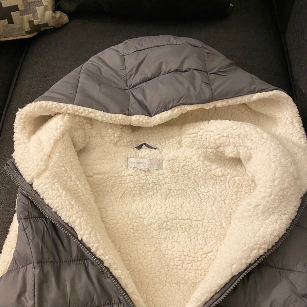 New York & Company faux fur lined puffer vest w/hood, size XL - Picture 3 of 5